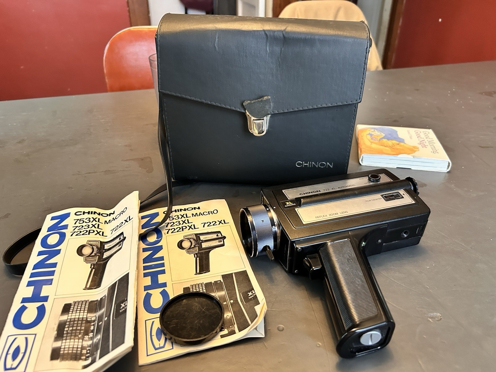 Chinon 722P XL Power Zoom Super 8 Movie Camera w/ Case Untested