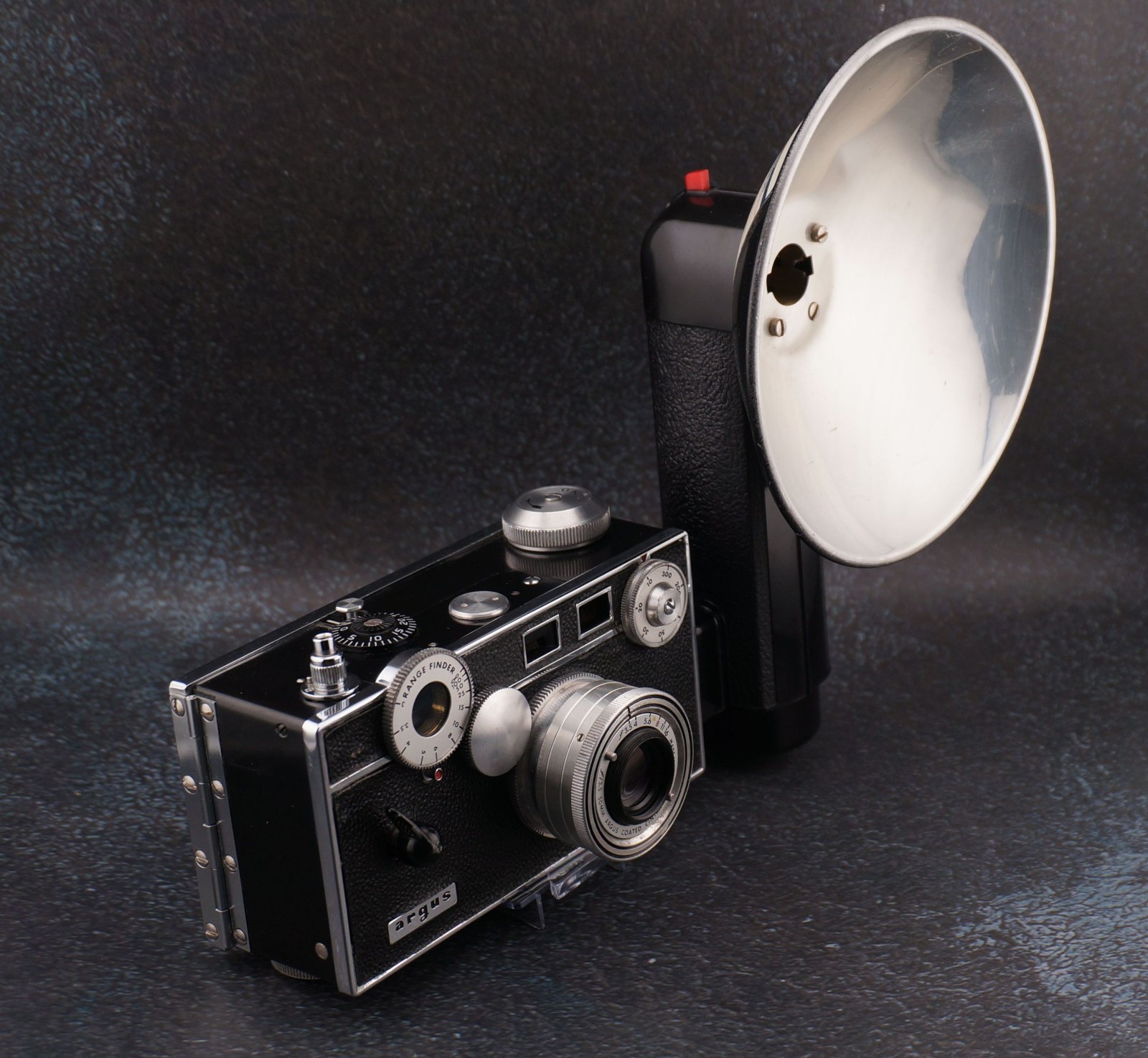 Tested Argus C-3 Brick Camera Kit w/ Soligor 135mm Lens, Bakelite Flashes & Case