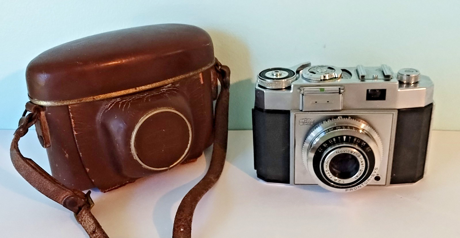 Zeiss Ikon Contina I 35mm Camera Novar Anastigmat Lens Prontor SVS w/ Case 1950s