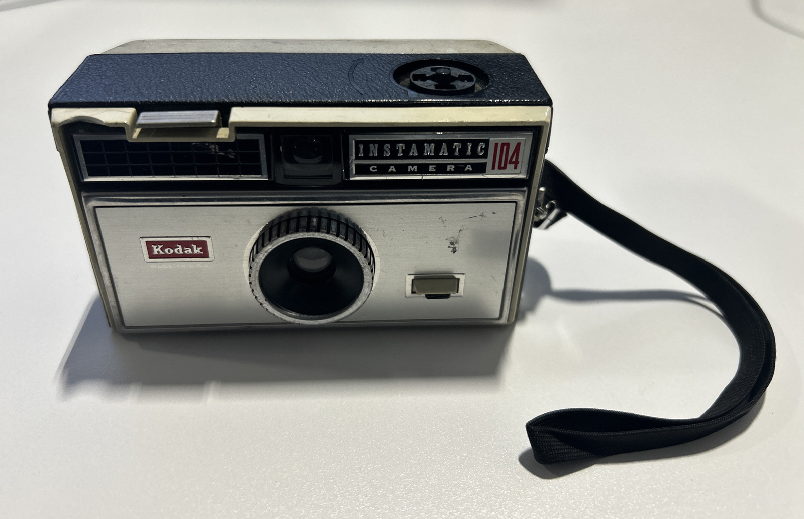 Vintage 1960’s Kodak Instamatic 104 Camera – Made In USA – untested