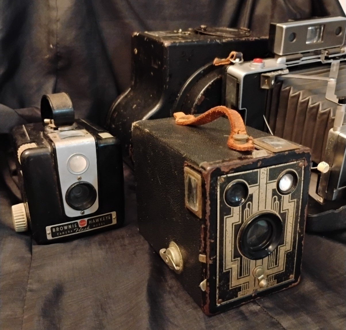 Vintage Lot 4 Old Cameras, Untested! Parts Repair Decor, QRS, Brownie, Polaroid