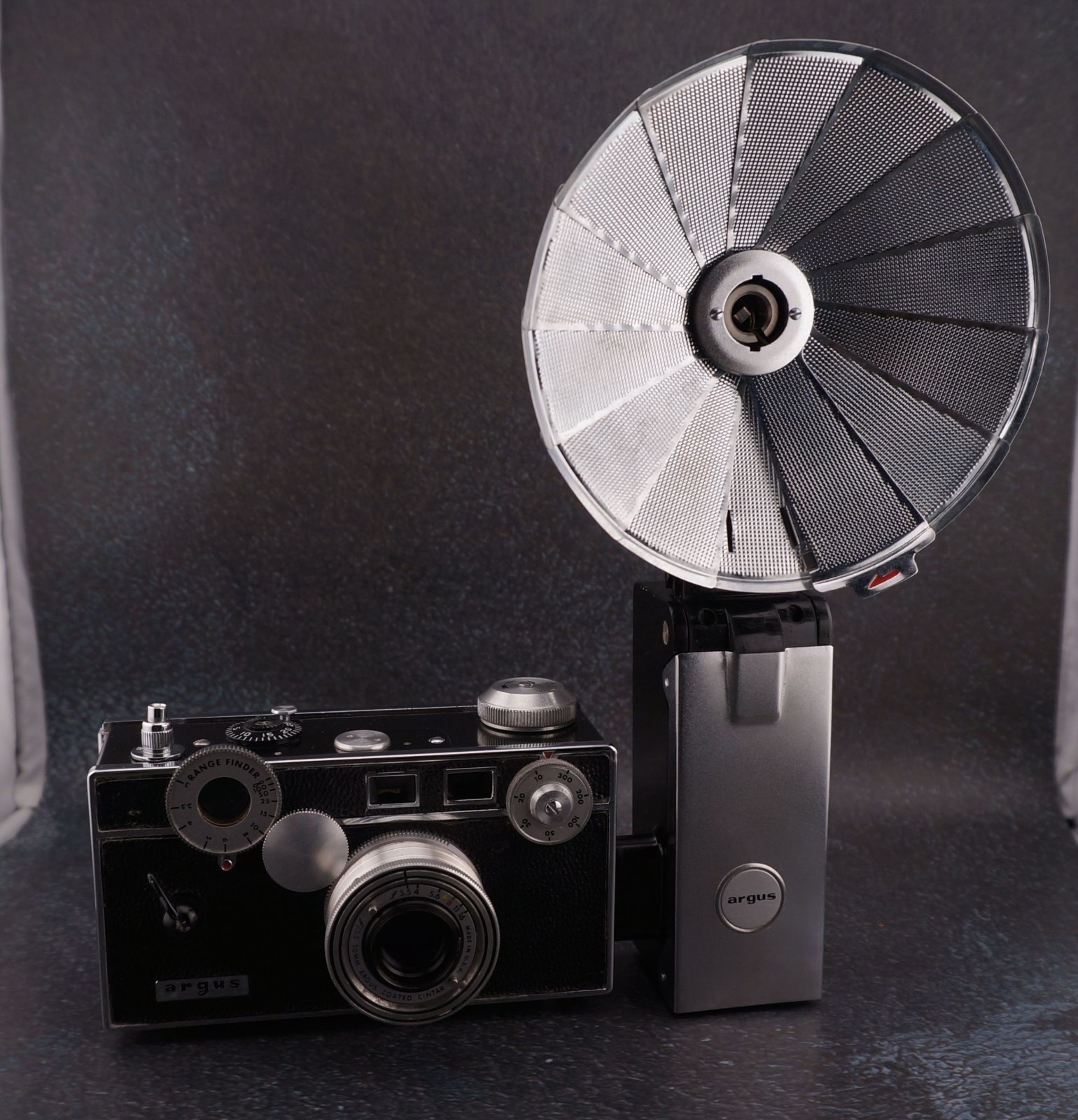 Tested Argus C-3 Brick Camera Kit w/ Soligor 135mm Lens, Bakelite Flashes & Case