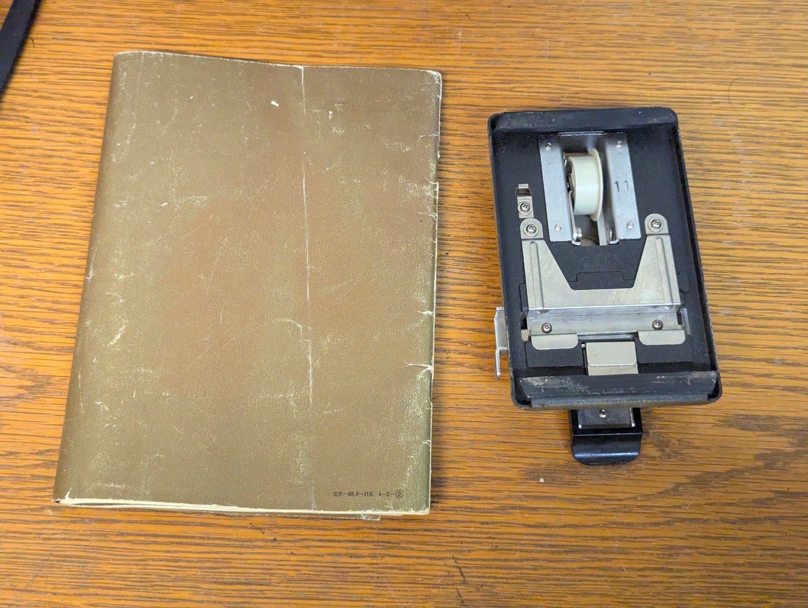 Fujica Single-8 Z600 8mm film movie camera; doesn’t power on; case included