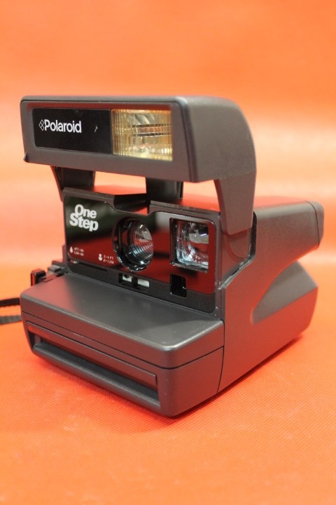 Vintage Polaroid One Step Close Up 600 Instant Camera Black W/Strap Read Desc.