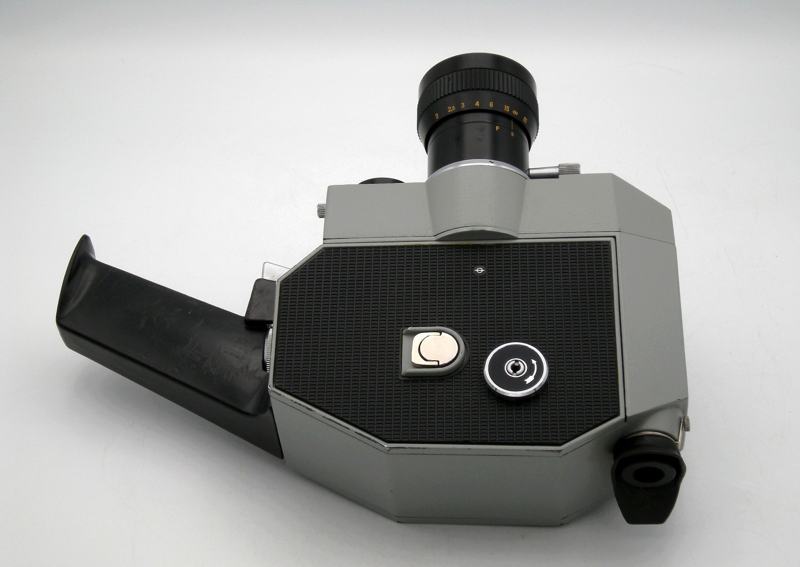 1. Analog film camera QUARZ – ZOOM DS8-3 with Lens METEOR-8M 1,8/9-38 mm + FILM