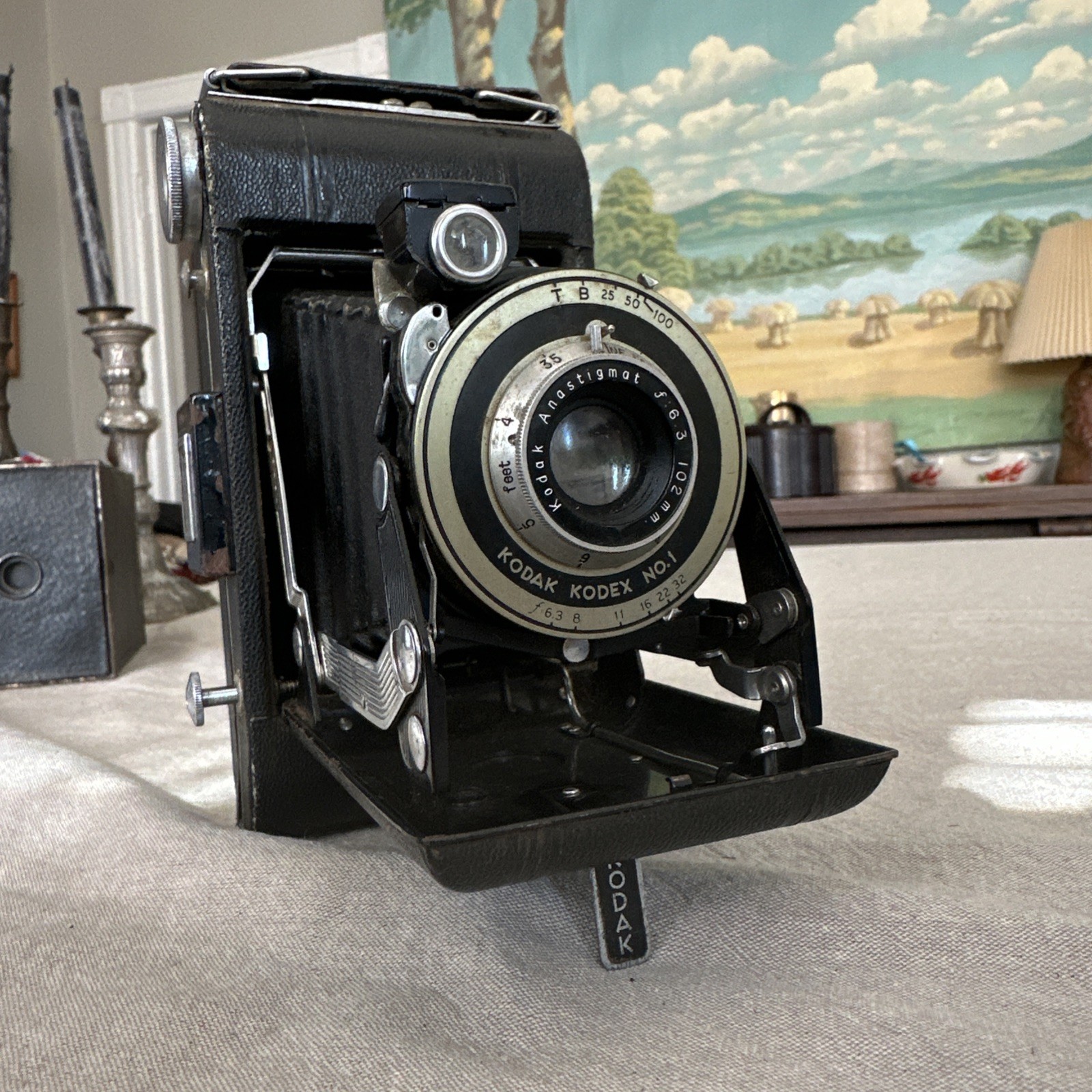 KODAK Vigilant Six-20 a Classic Folding Camera ﻿Anaston 105 mm F: 6.3 Lens Clear