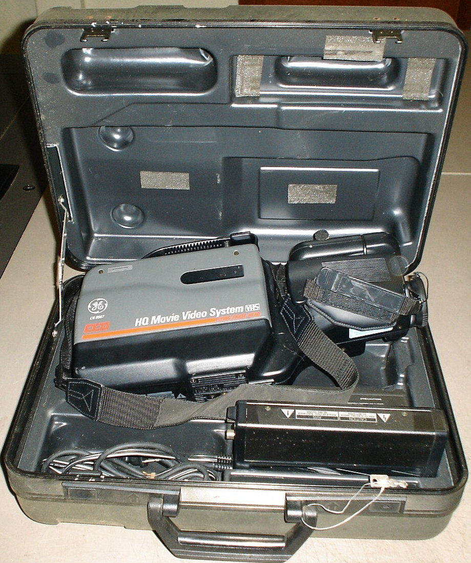 General Electric CG-9907 HQ Movie Video System VHS Camcorder CG9907 w/ GE Case