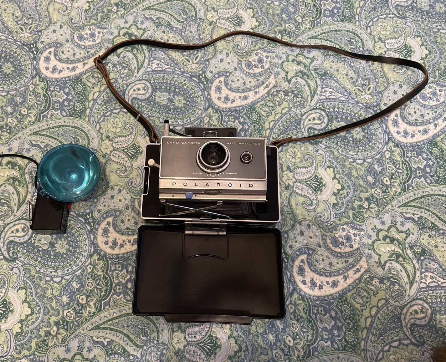 Vintage Polaroid Land Camera Model 100 w/ Original Strap And Case