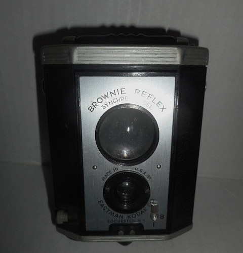 BROWNIE REFLEX SYNCHRO MODEL EASTMAN KODAK CO MADE IS USA