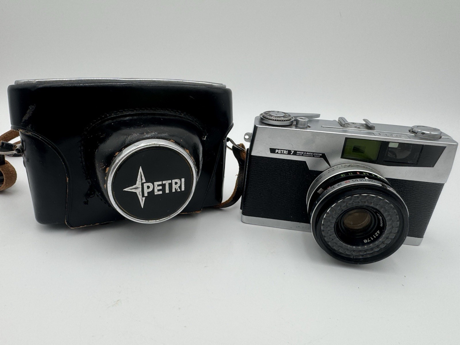 Vintage Petri 7 Green-O-Matic – 35mm Rangefinder Camera 45mm f/2.8 Leather Case
