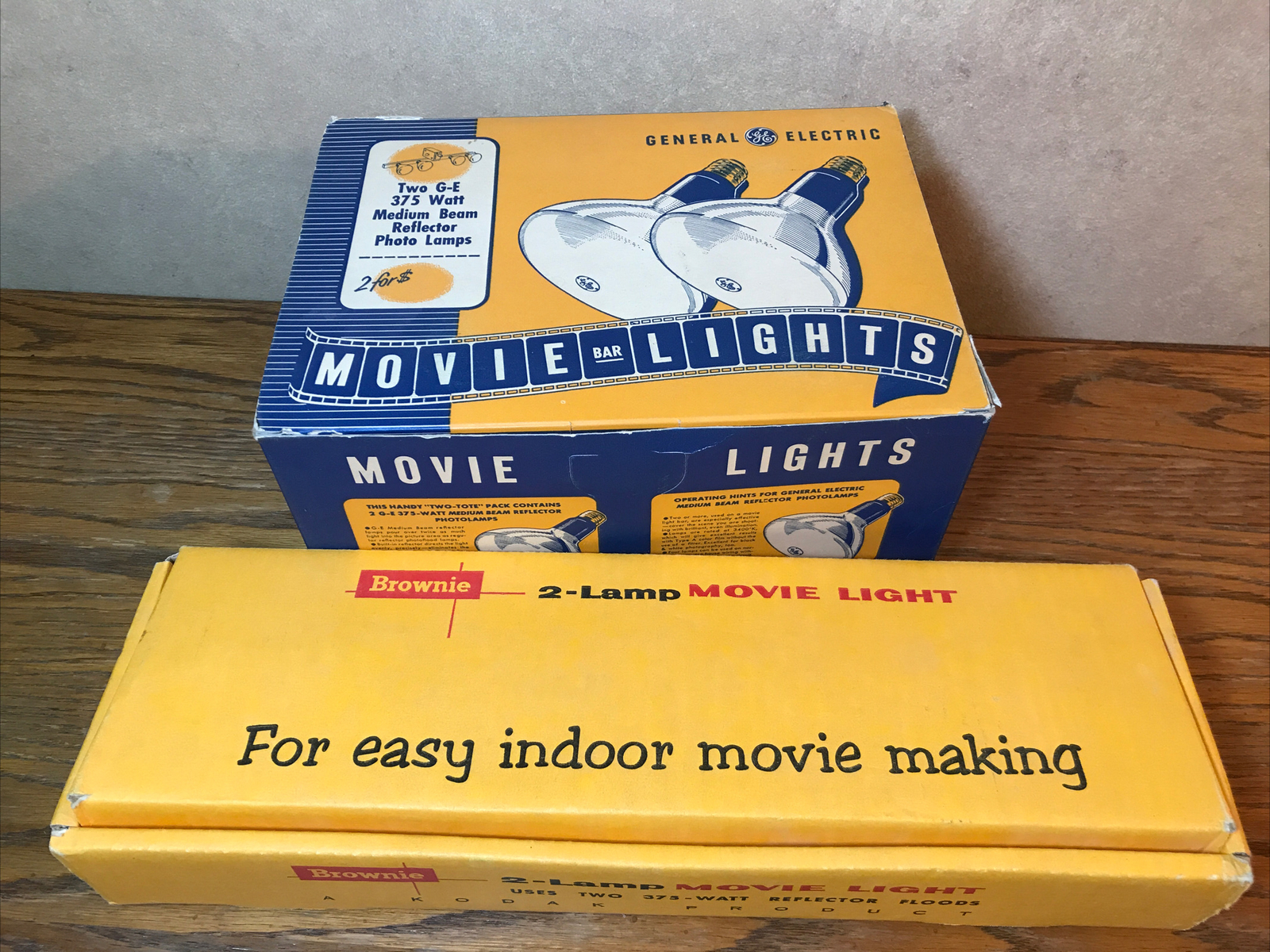 Kodak Brownie 2 Lamp Movie Light w 2 General Electric 375 Bulbs Boxes Excellent