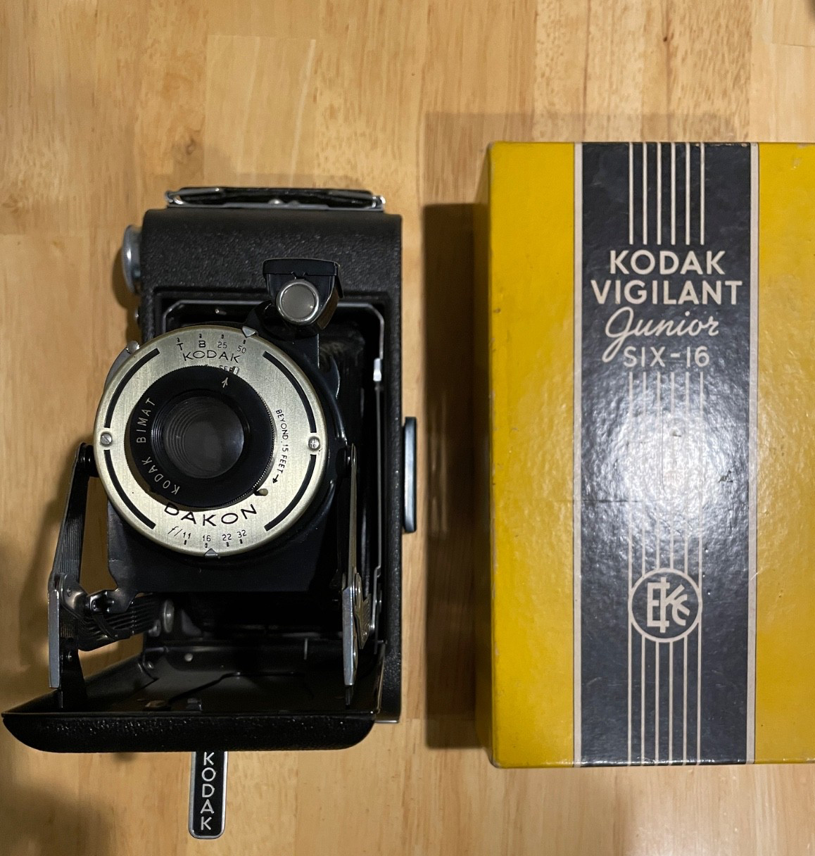 Kodak Vigilant Junior Six-16 Folding Camera w Box & Manuel TESTED SHUTTER WORKS