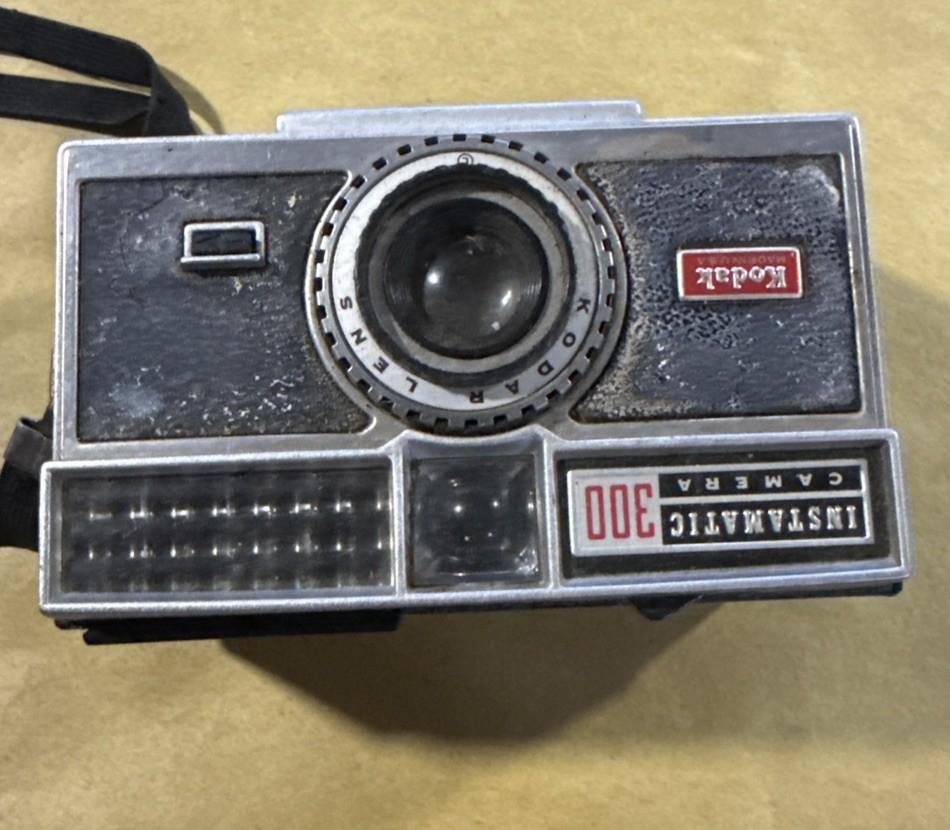 Vintage1960’s KODAk Camera Instamatic 304Point & ShootMade In USA (not tested)