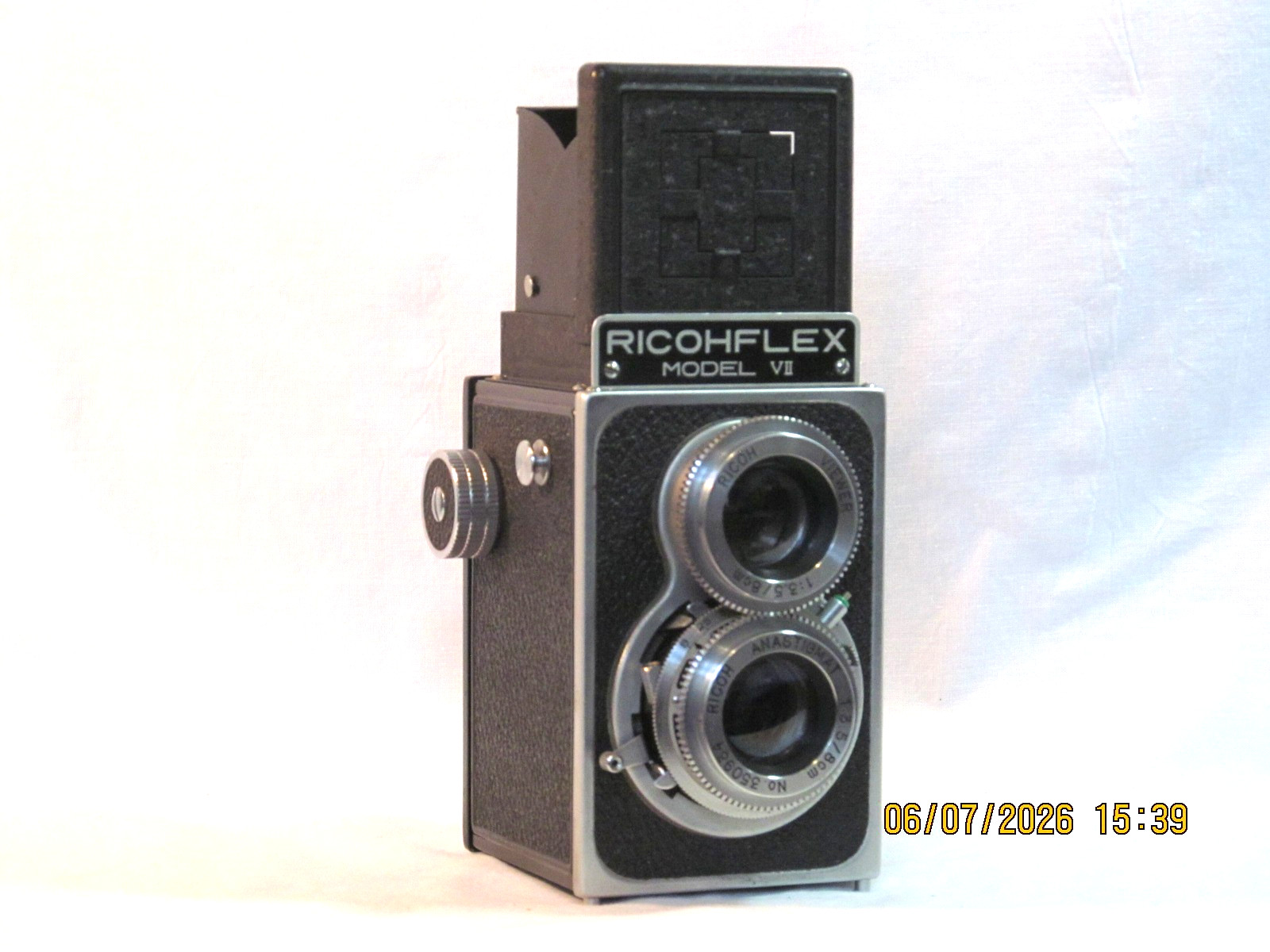 VINTAGE RICHOFLEX MODEL VII TWIN LENS REFLEX MEDIUM FORMAT FILM CAMERA W/CASE