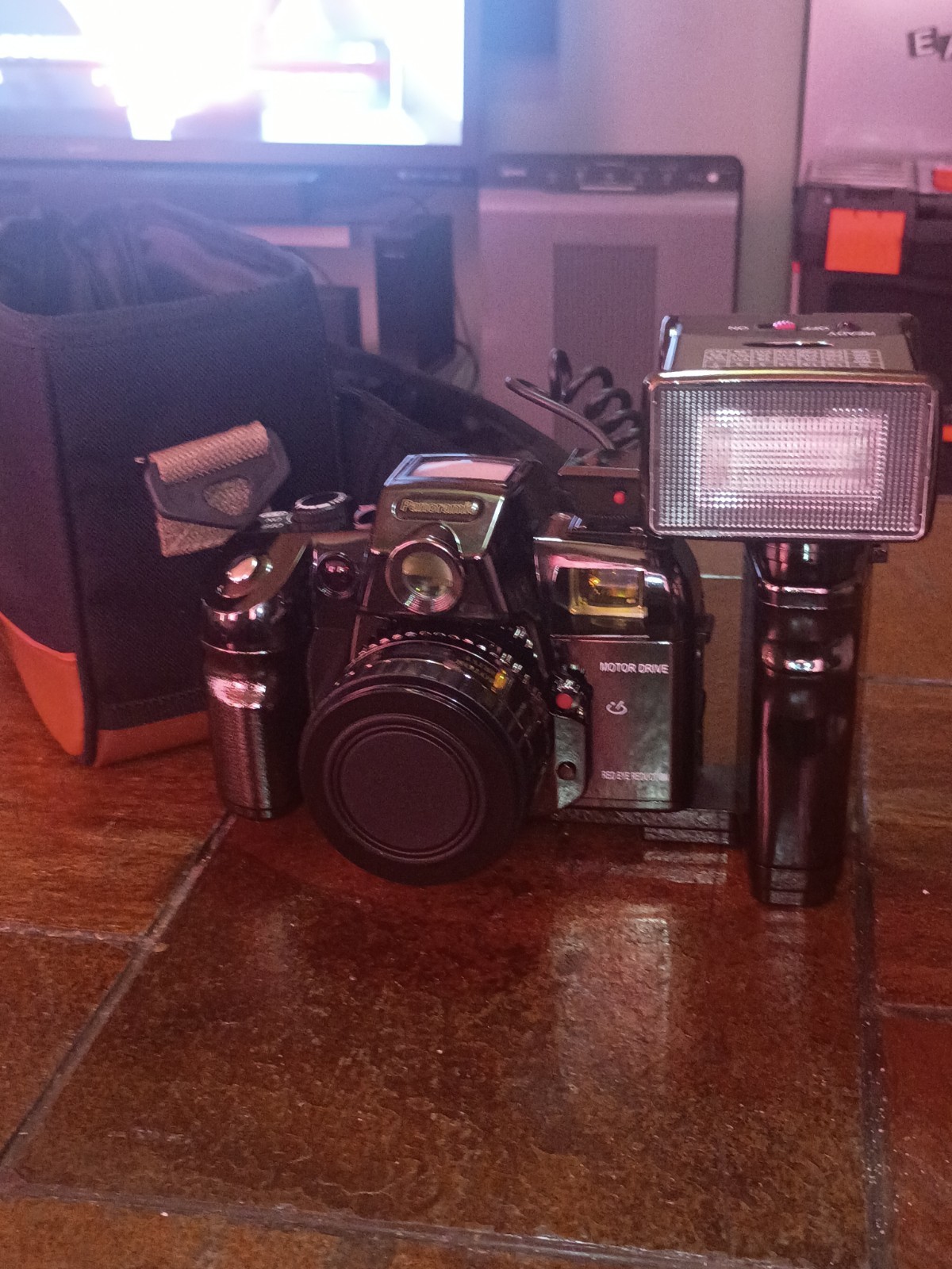 Panoramic EI-16.3 Vintage Classic Black 50mm Film Camera with Flash