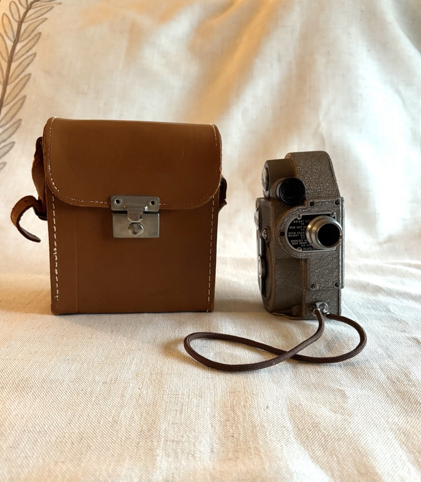 Revere Model 88 Non Reflex Standard 8mm Movie Camera Gray w/ Case