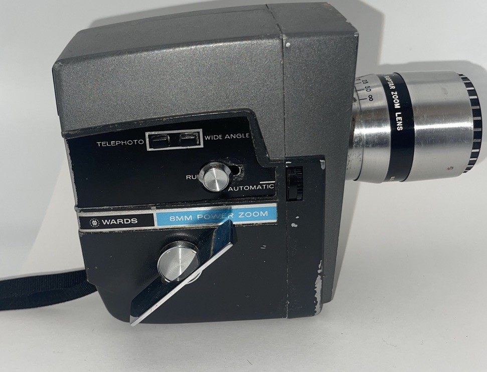 Wards 8mm Power Zoom Movie Camera Raptar 7.5-45mm f1.8 Motor Runs Untested
