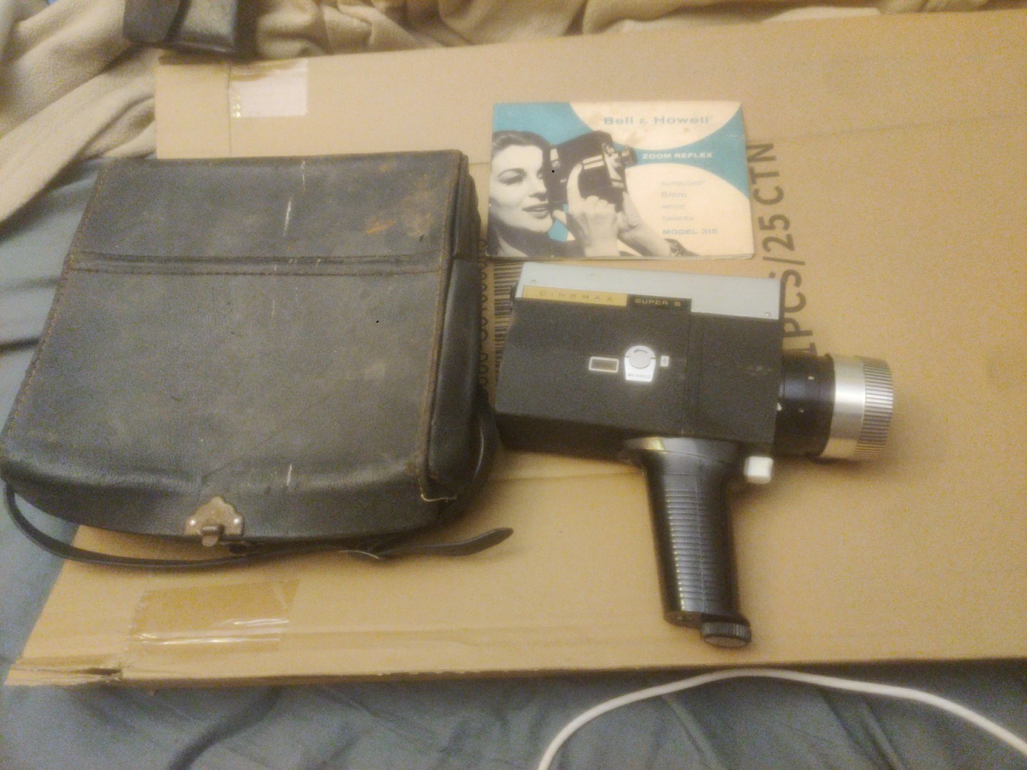 Vintage Bell & Howell Zoom Reflex Autoload 8mm Camera Model 315 w/ Case