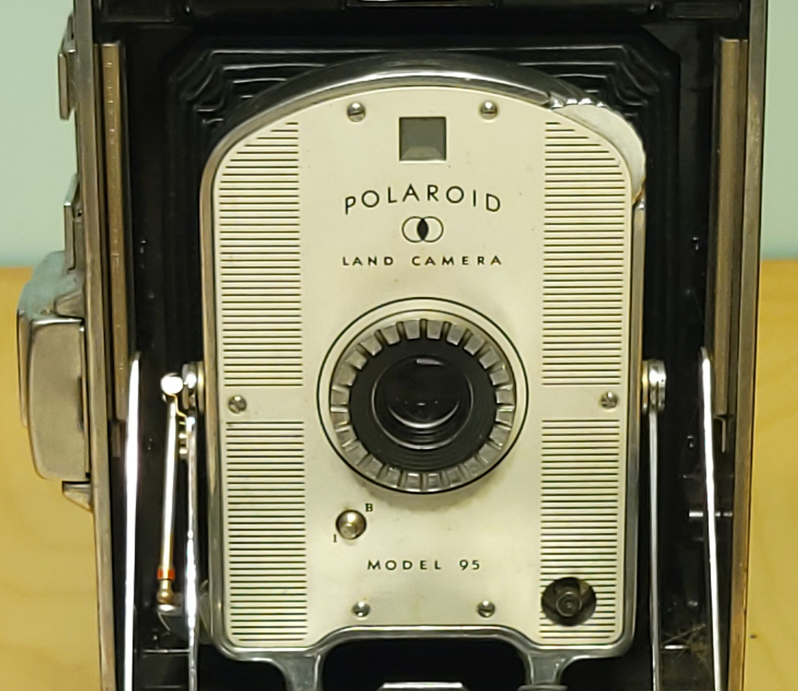 Polaroid Land Camera Model 95 Early Instant Camera SN:074713 Fitted Leather Case